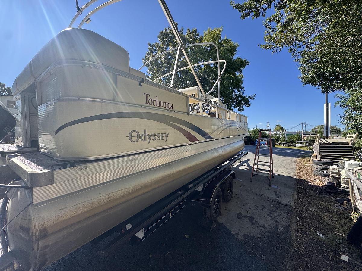 Used 2004 Odyssey 2305 MILLENNIUM