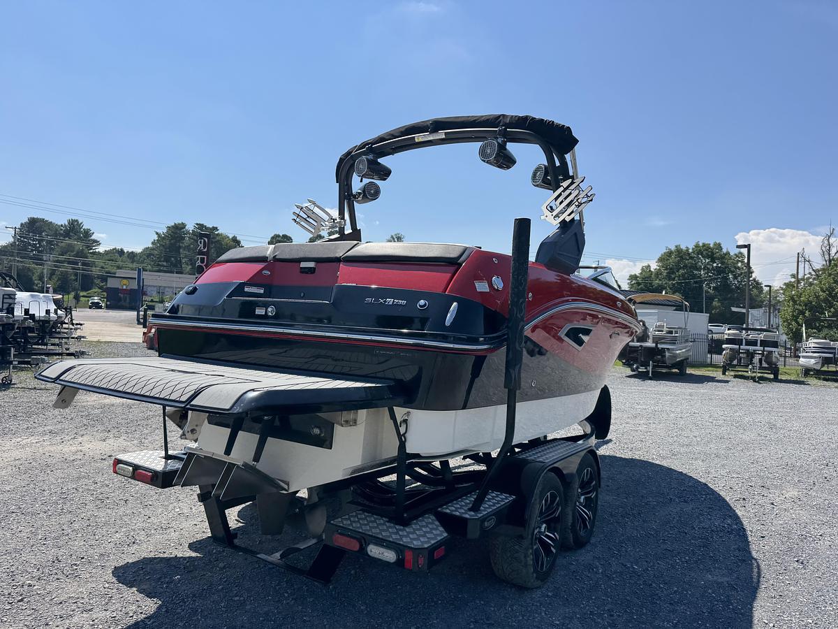 Used 2017 Sea Ray 230 SLX W