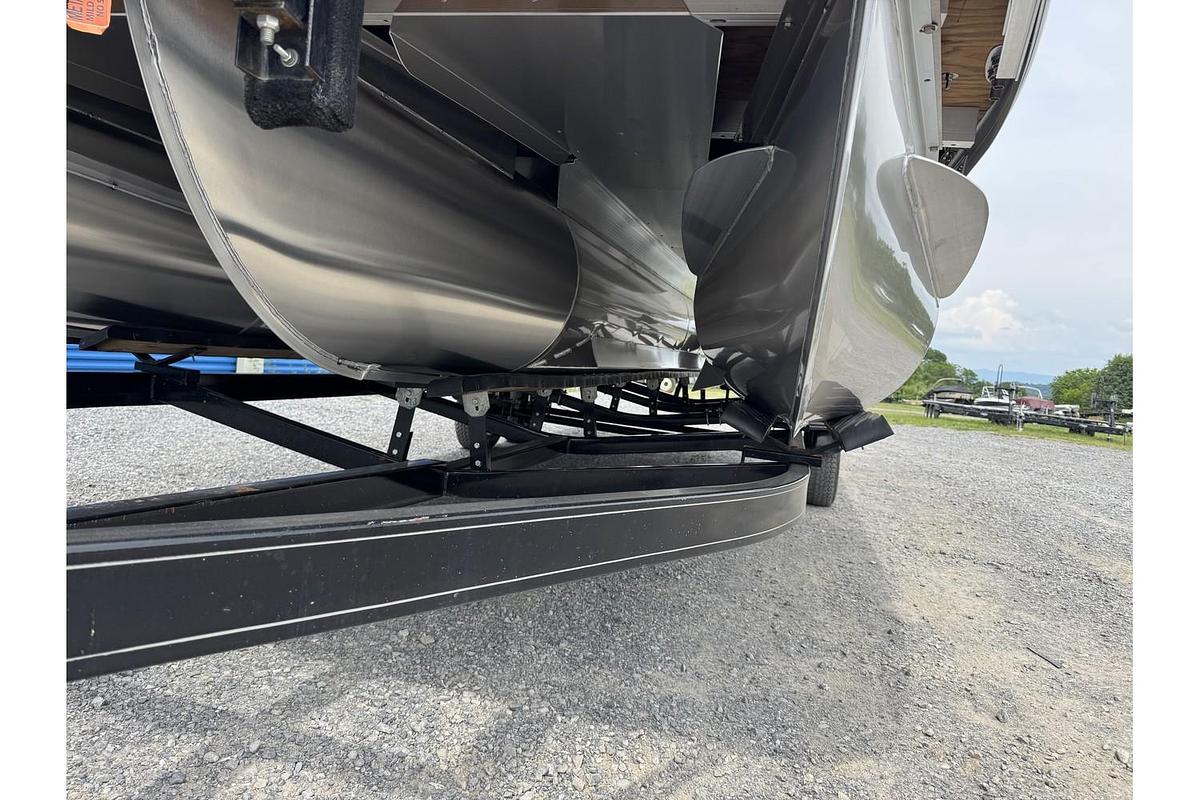 2025 Bennington M Series 22 ML