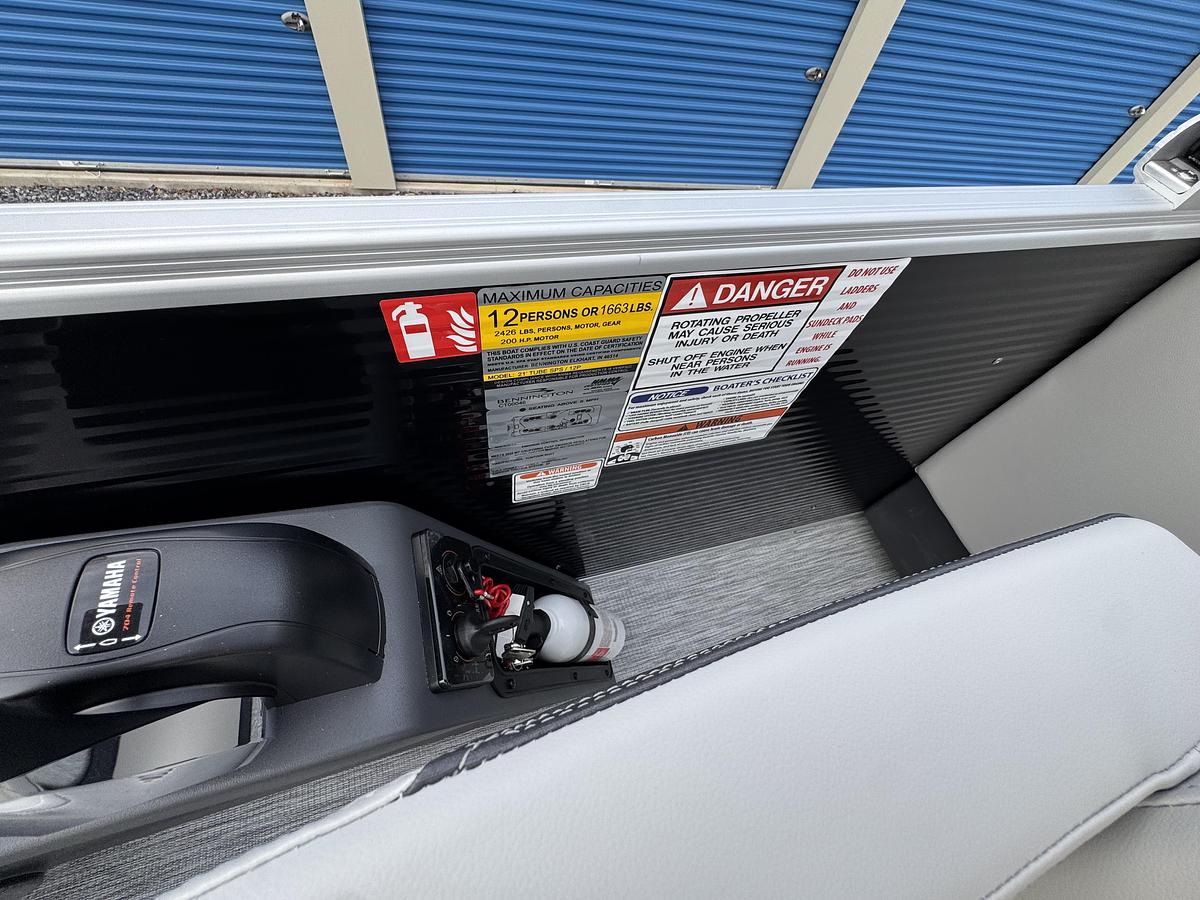 2026 Bennington 22 SSR-Tritoon