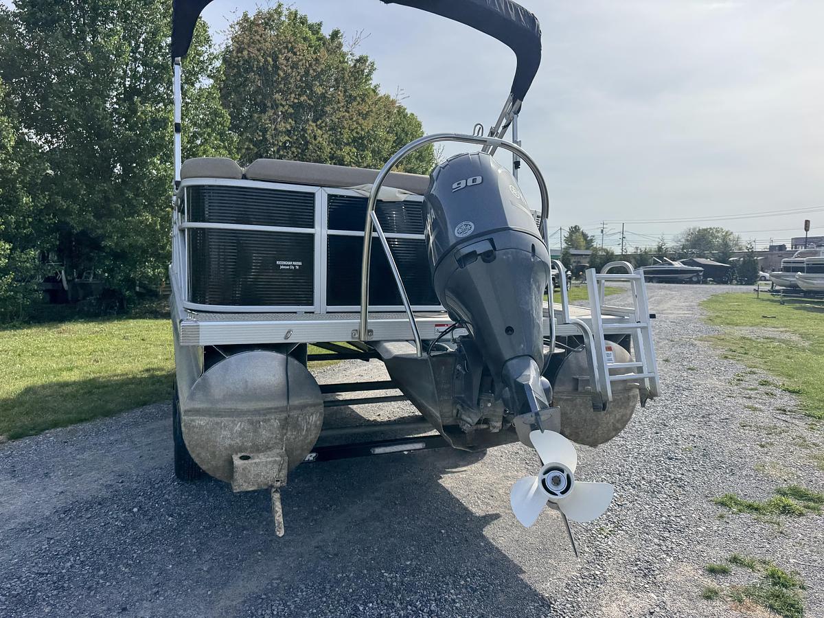 2019 Bennington 22 SL