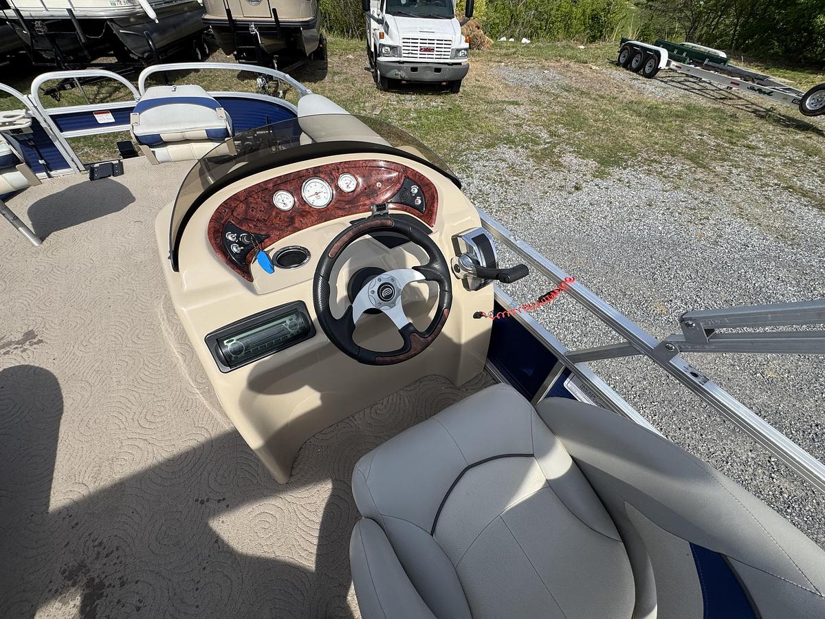 Used Sun Tracker 20 DLX Fishing Barge