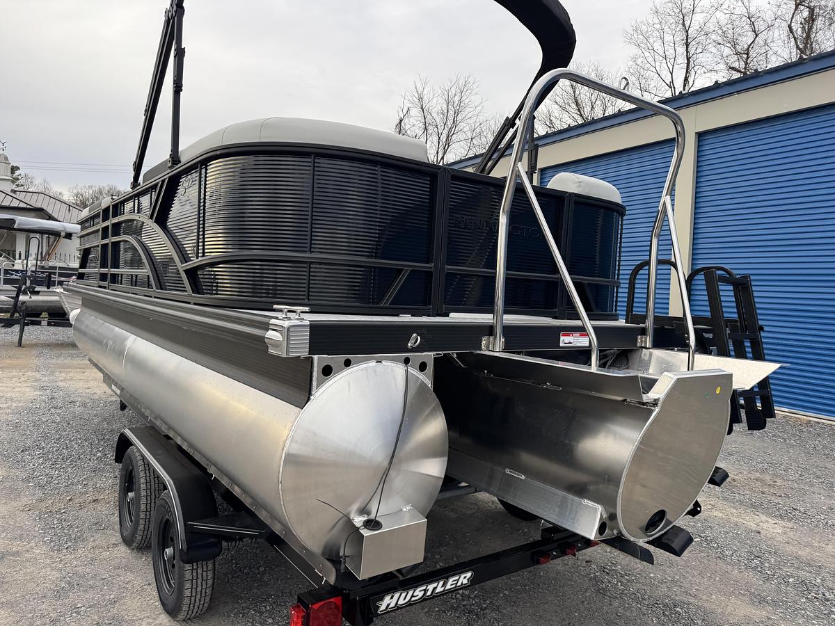 2026 Bennington 22 SSR-Tritoon