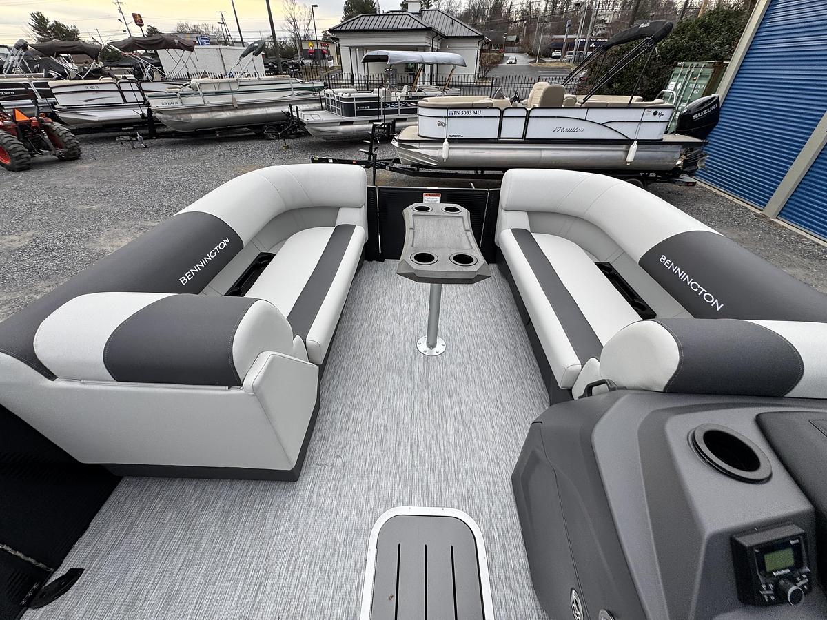 2026 Bennington 22 SSR-Tritoon