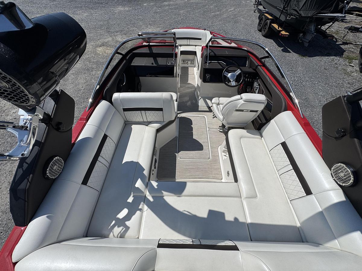 Used 2017 Sea Ray 230 SLX W