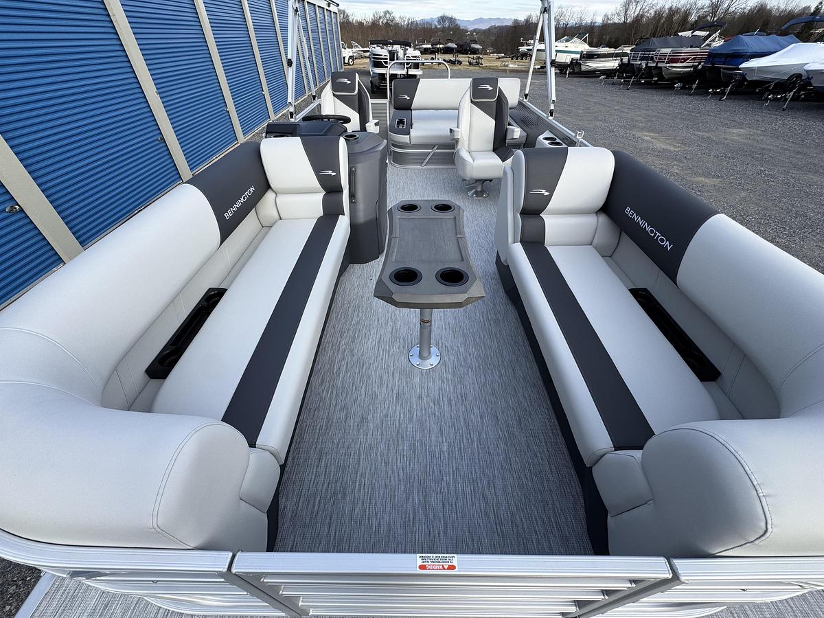 2026 Bennington 22 SSB-Tritoon