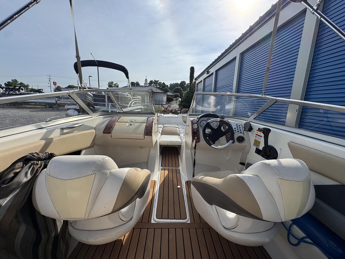Used 2005 Larson LXI 208