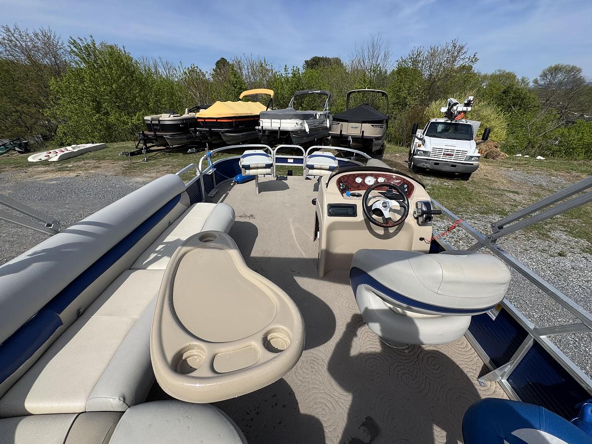 Used Sun Tracker 20 DLX Fishing Barge