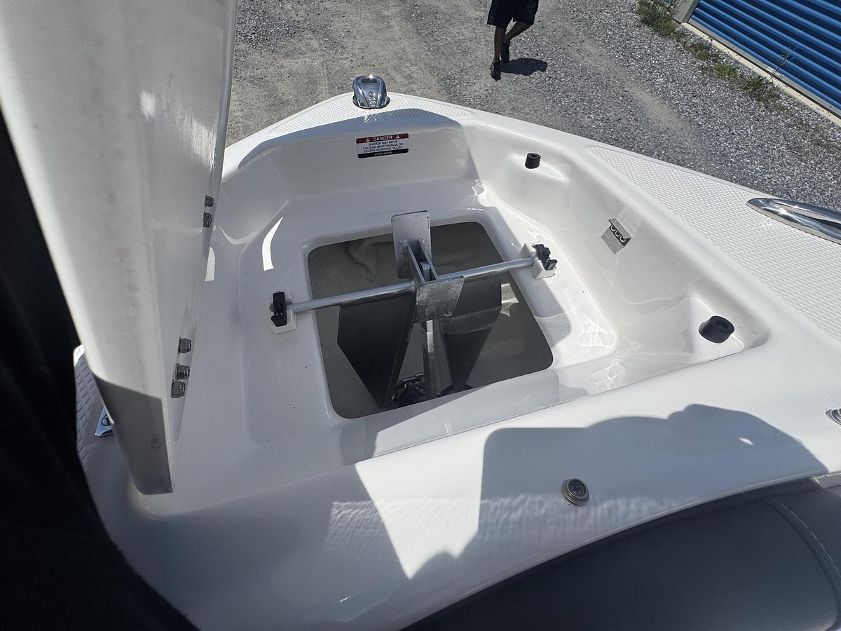 Used 2023 Chaparral 23 SSI Outboard