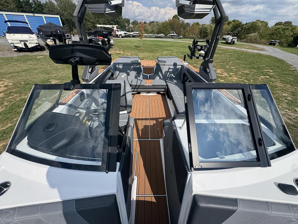 2027 Nautique Super Air GS22