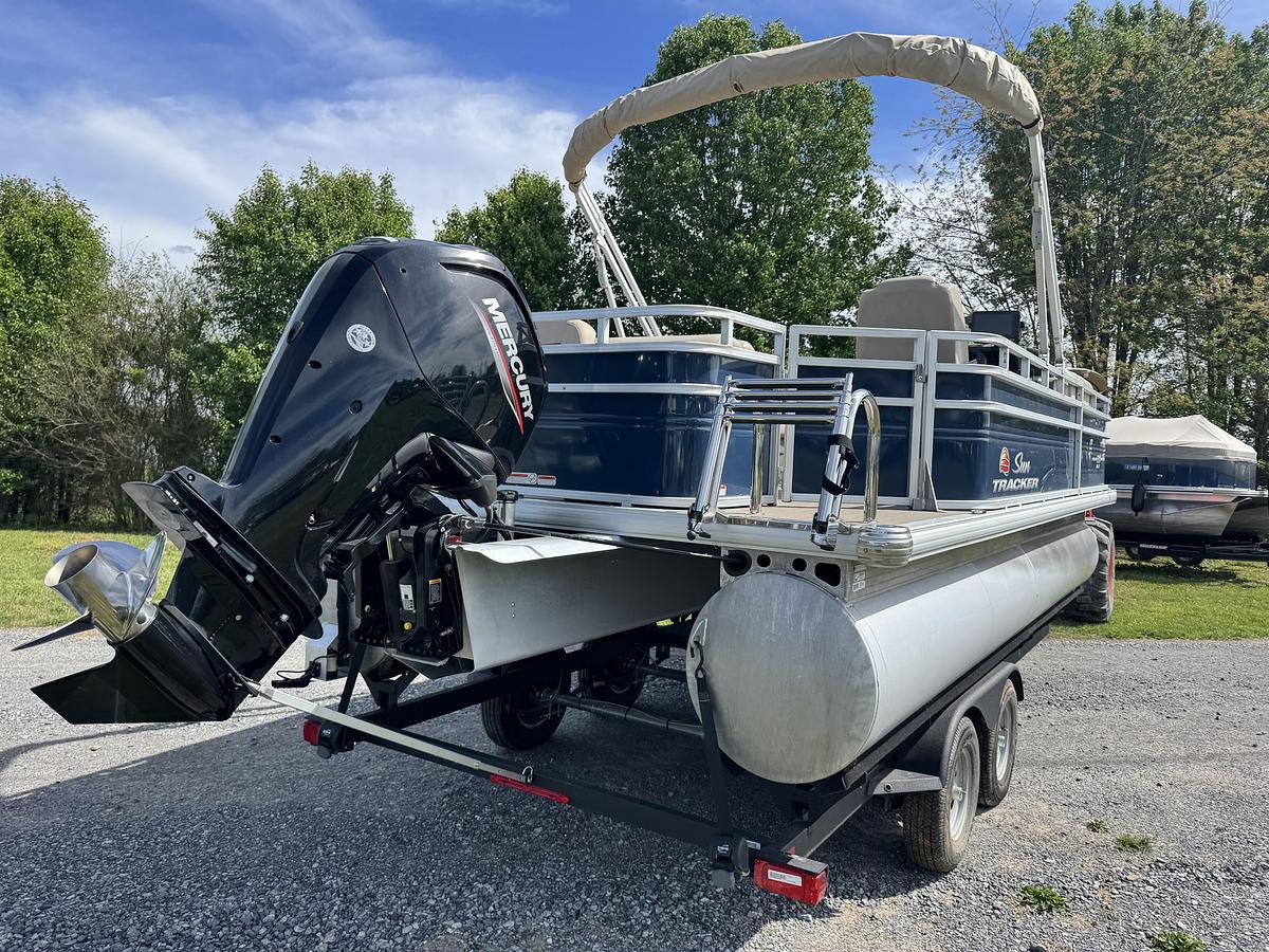 Used Sun Tracker 20 DLX Fishing Barge