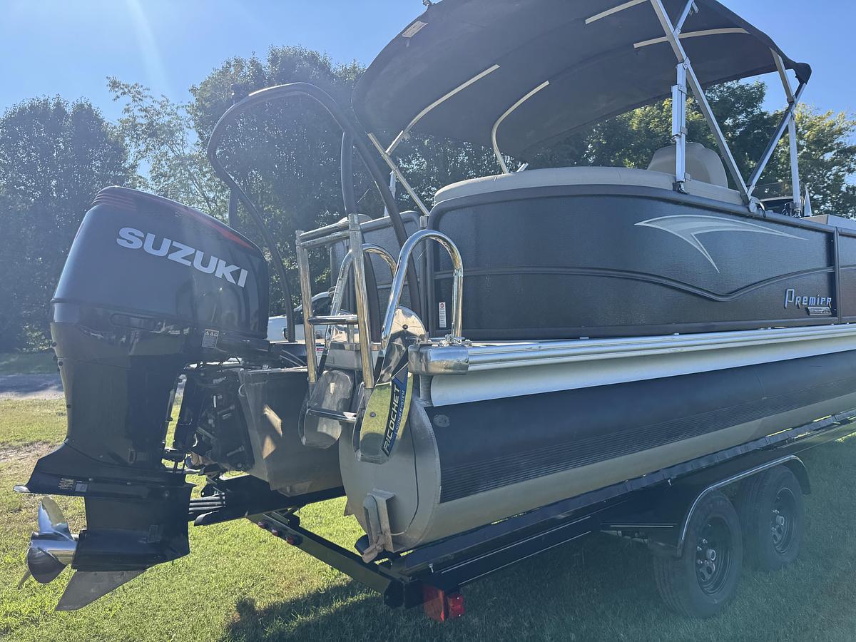 Used 2020 Premier 220 SunSpree RF