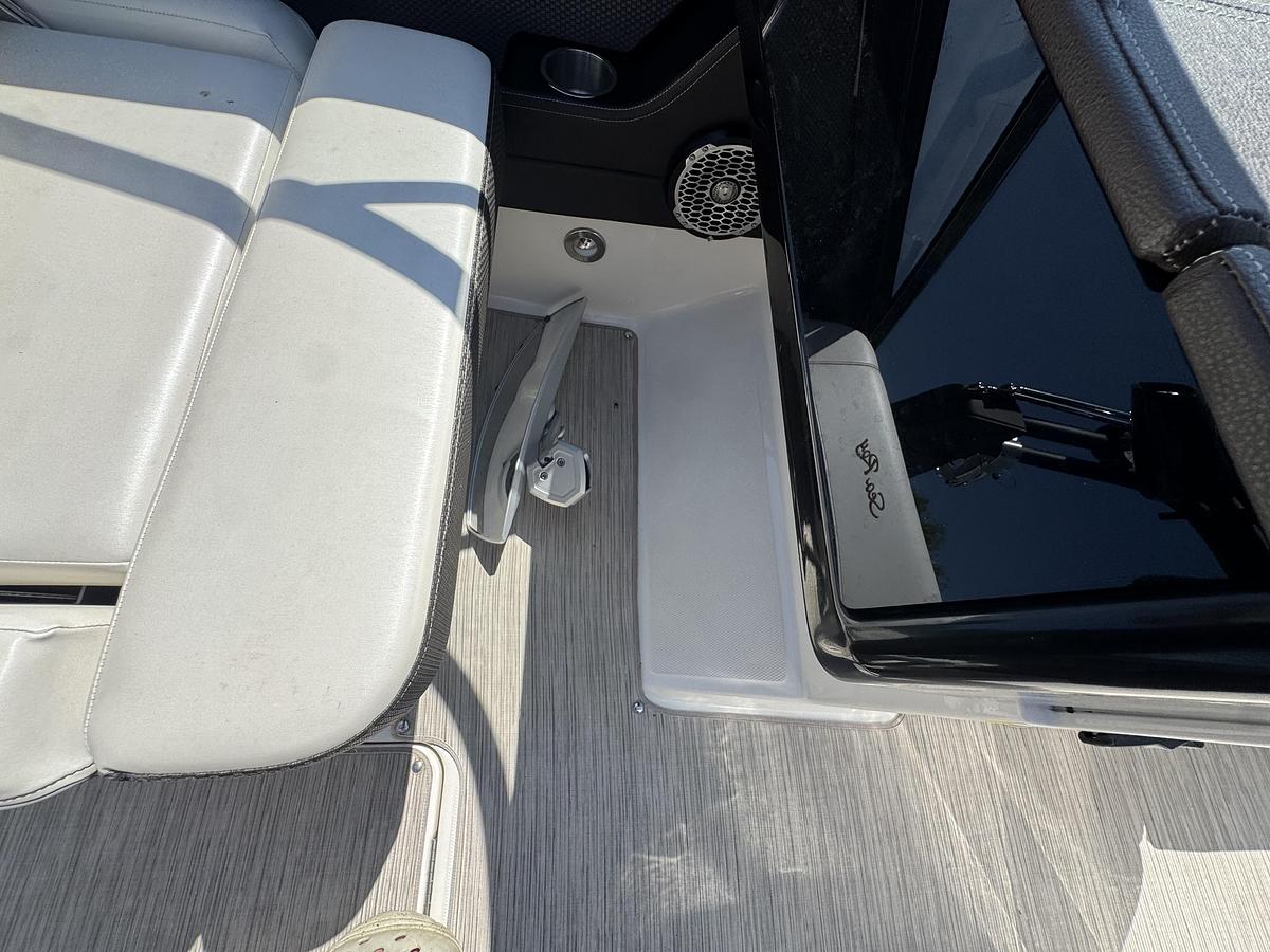Used 2017 Sea Ray 230 SLX W
