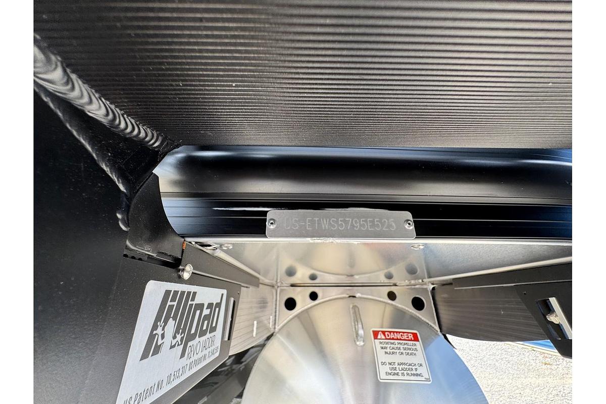 2025 Bennington 24 MFB