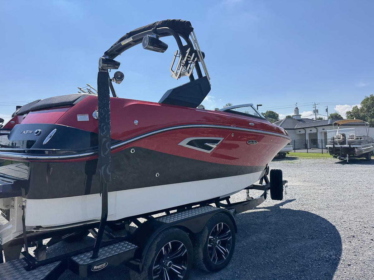 Used 2017 Sea Ray 230 SLX W