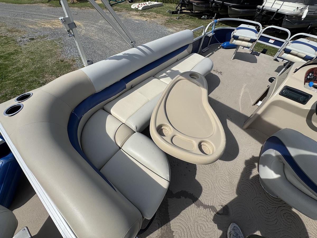 Used Sun Tracker 20 DLX Fishing Barge