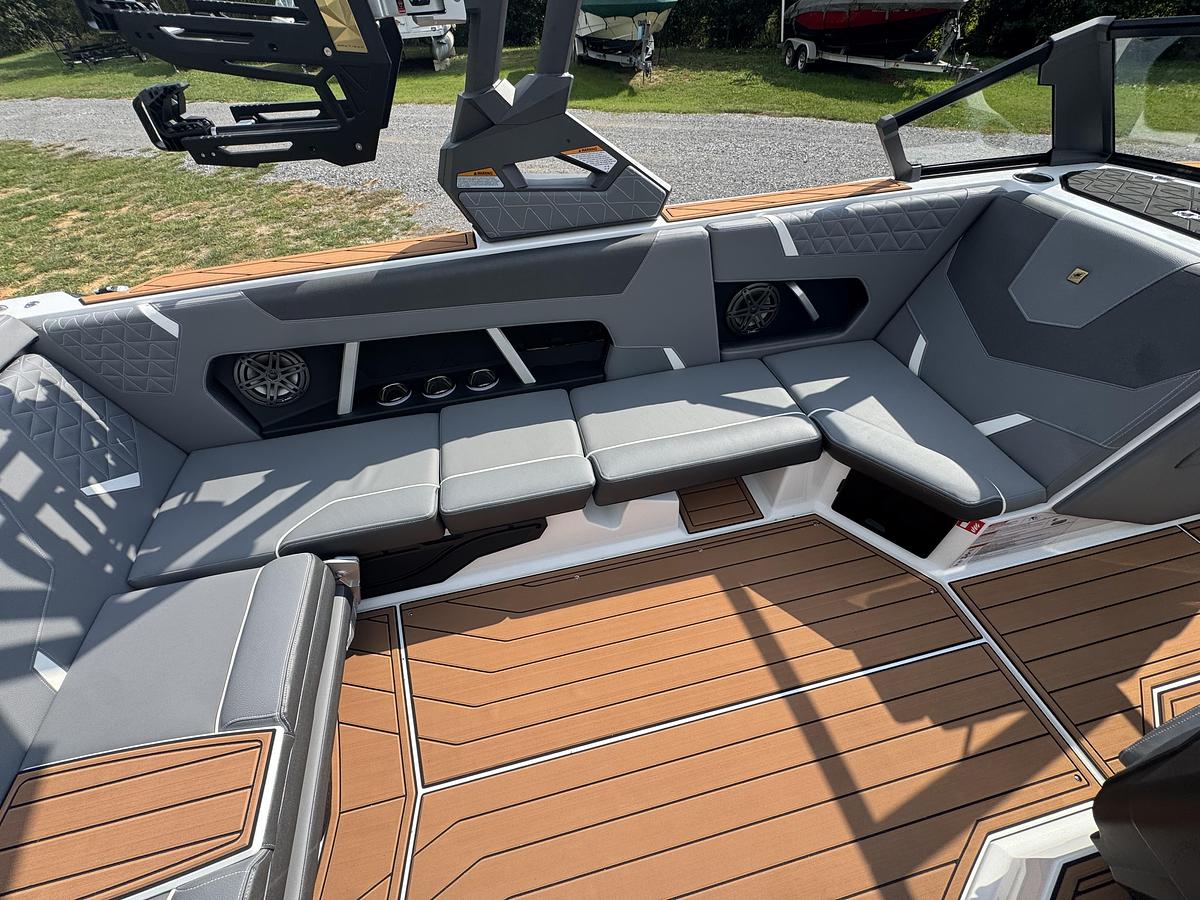2027 Nautique Super Air GS22