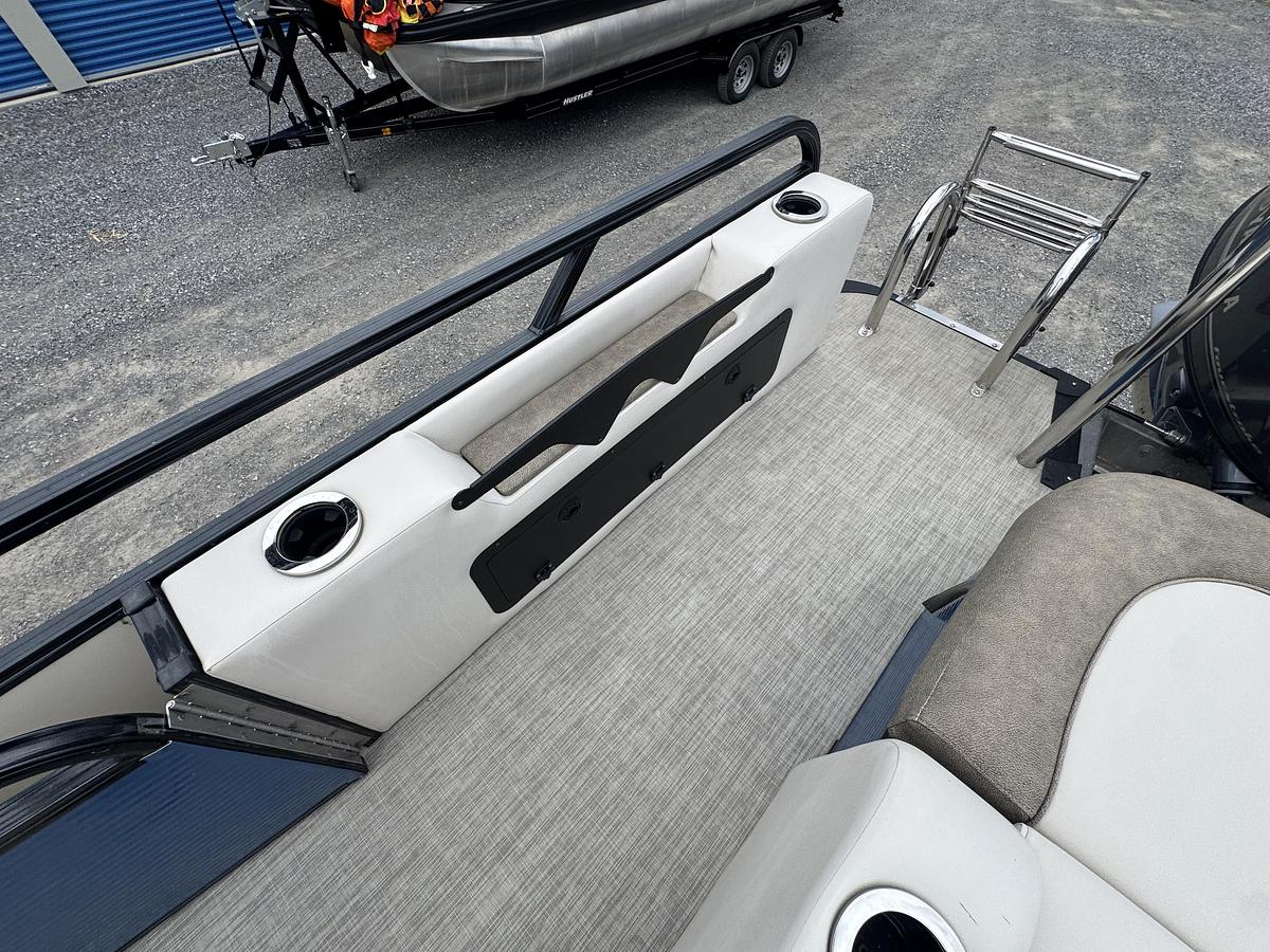 2019 Avalon Catalina 2385 VRB Avalon Catalina 2385 VRB