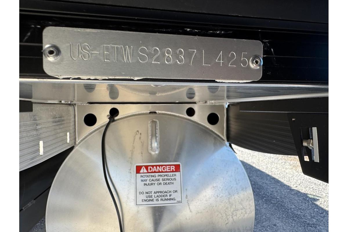 2025 Bennington 24 MFB