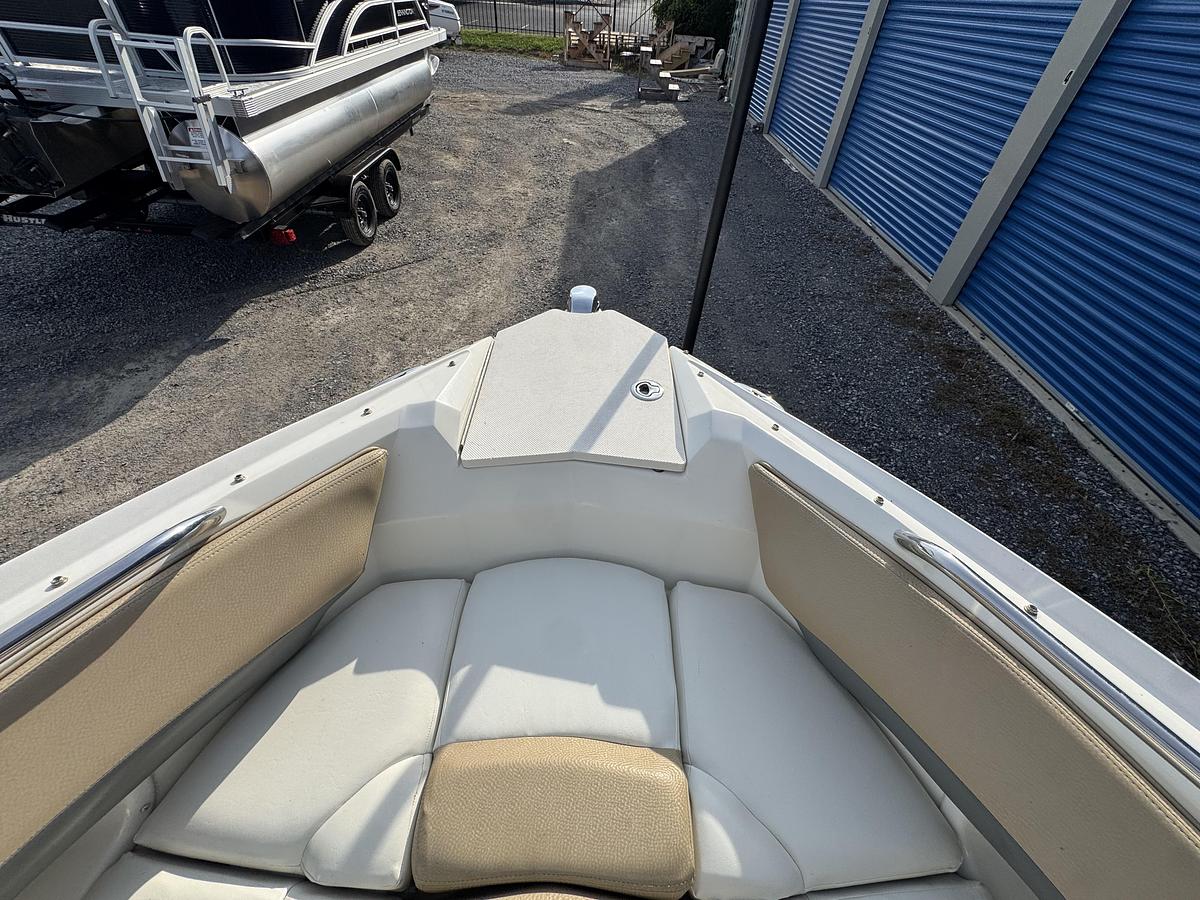Used 2005 Larson LXI 208