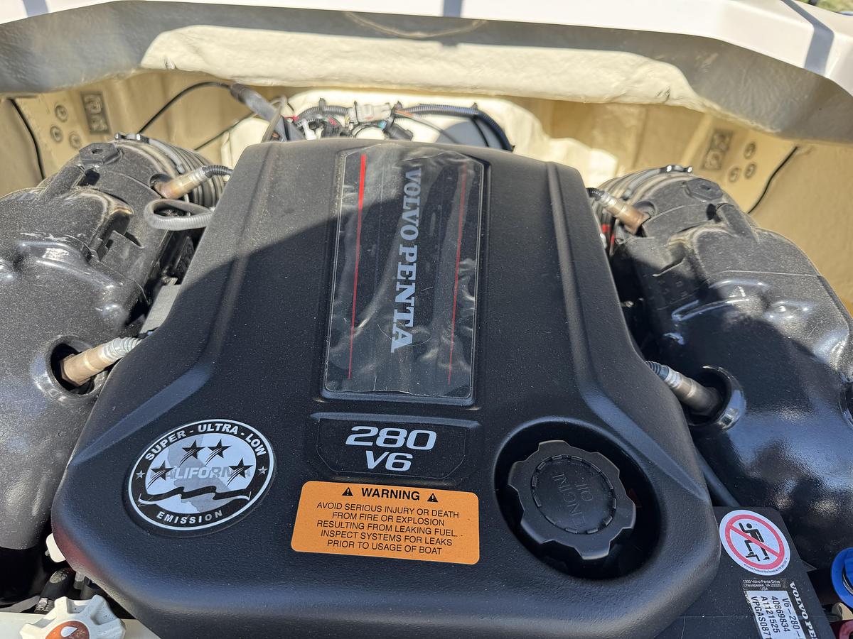 Used 2021 Chaparral 23 Surf