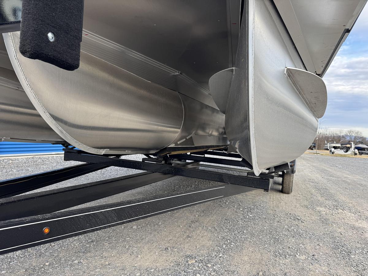 2026 Bennington 22 SSR-Tritoon