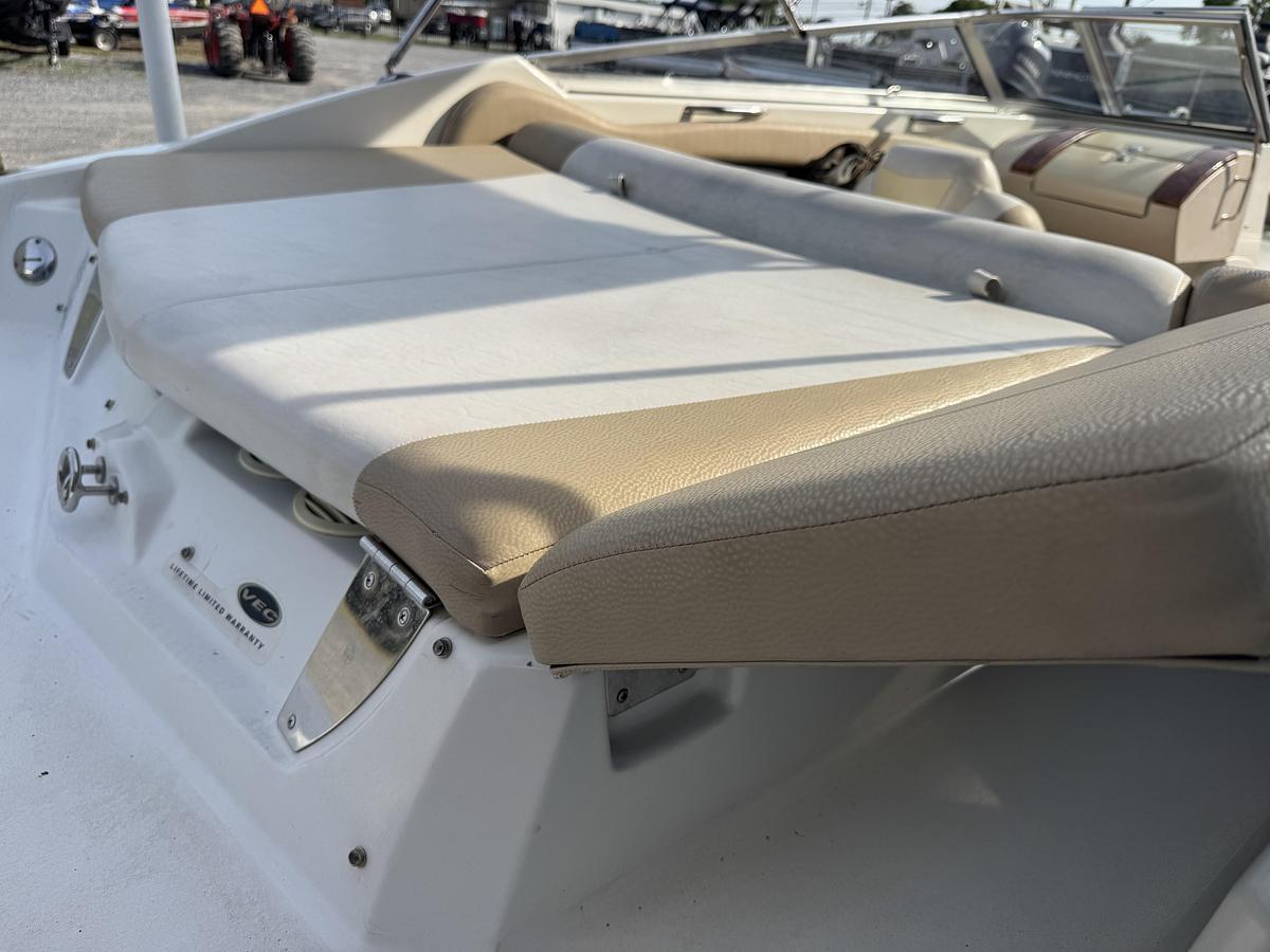 Used 2005 Larson LXI 208