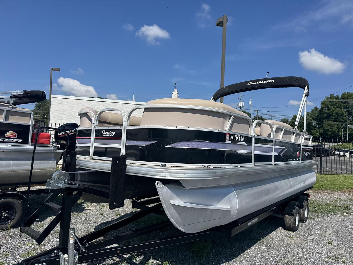 Used 2015 Sun Tracker Party Barge 22 DLX