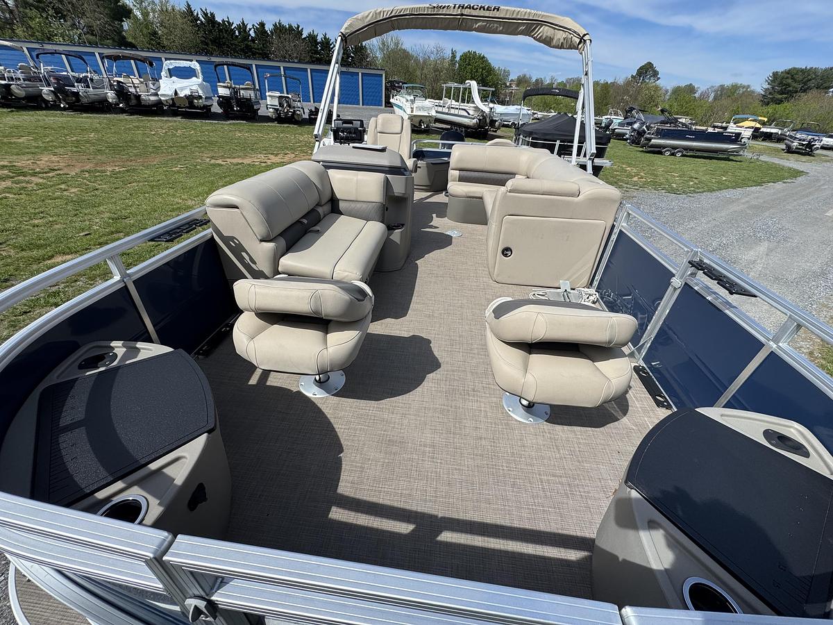 Used Sun Tracker 20 DLX Fishing Barge