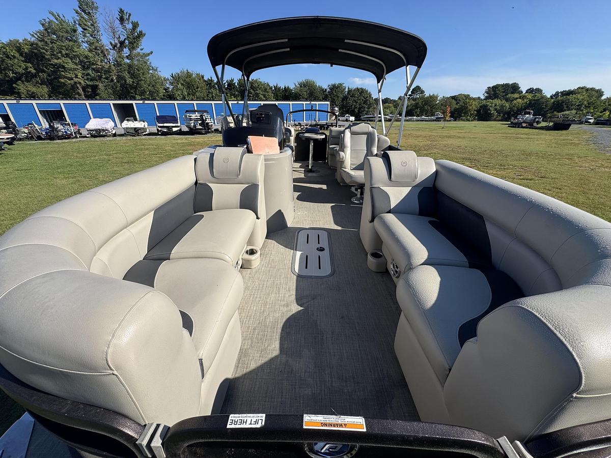Used 2020 Premier 220 SunSpree RF