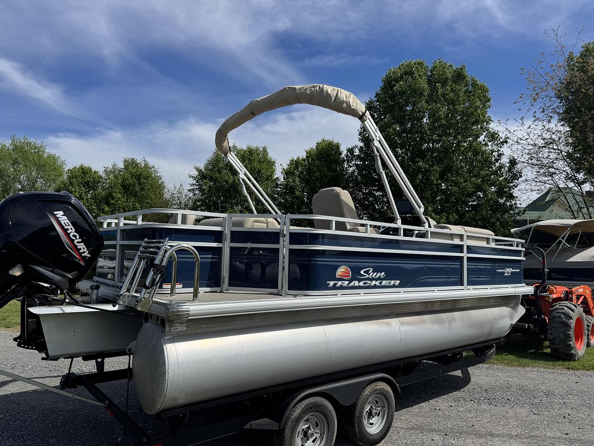 Used Sun Tracker 20 DLX Fishing Barge