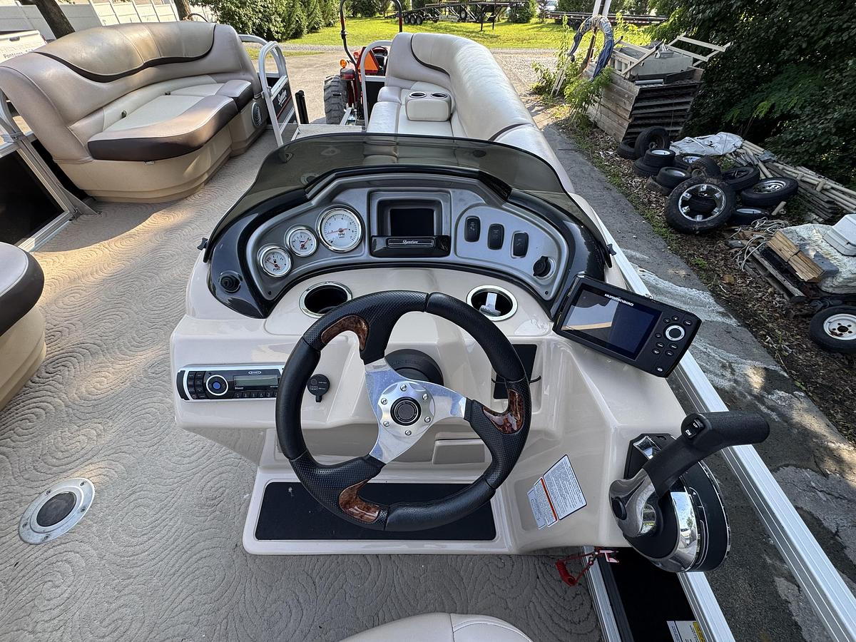 Used 2015 Sun Tracker Party Barge 22 DLX