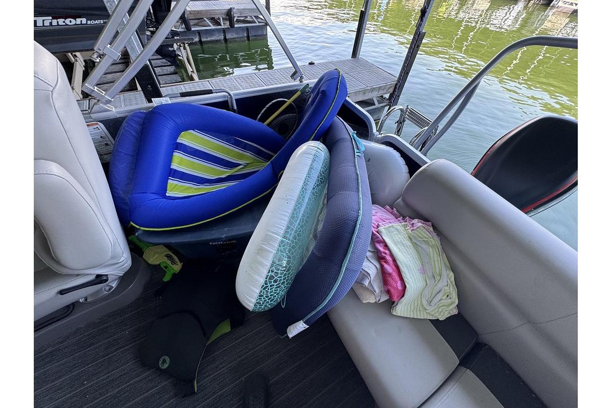 Used 2022 Premier Sunspree RE 230 CL