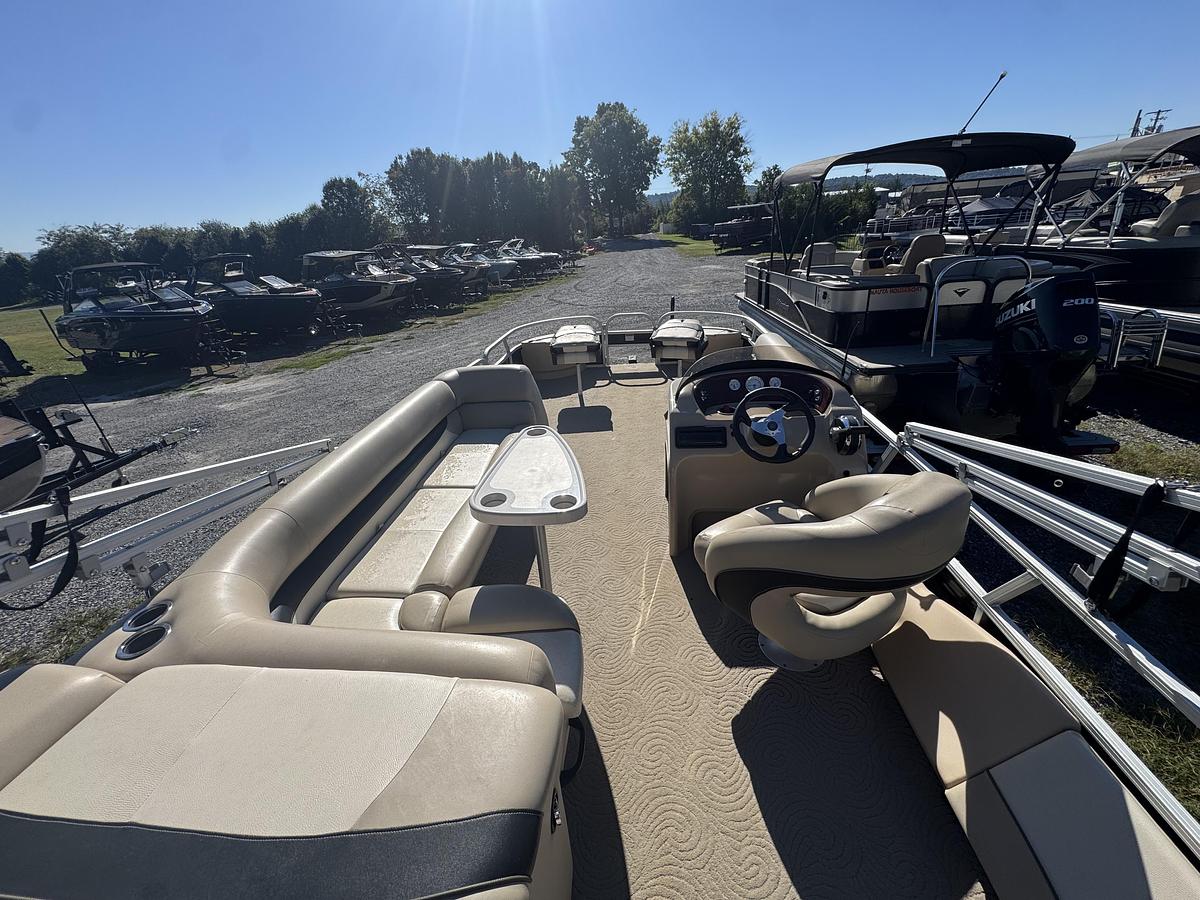 Used 2013 Sun Tracker Fishing Barge 24 DLX