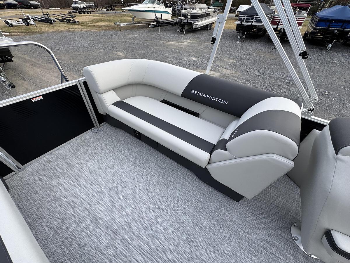 2026 Bennington 22 SSR-Tritoon