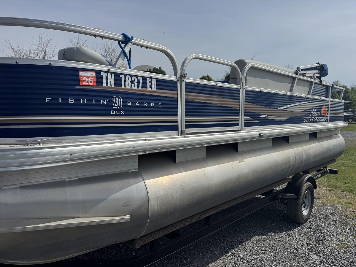 Used Sun Tracker 20 DLX Fishing Barge