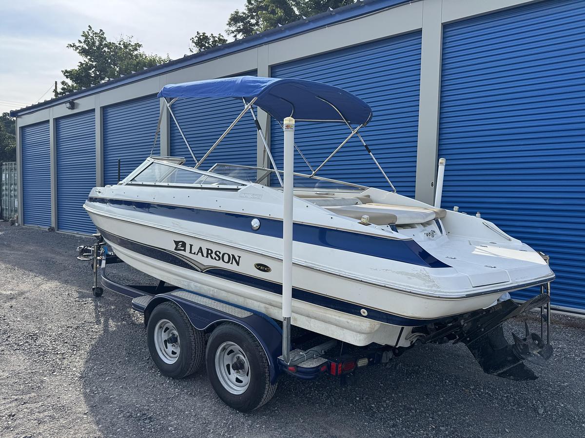 Used 2005 Larson LXI 208