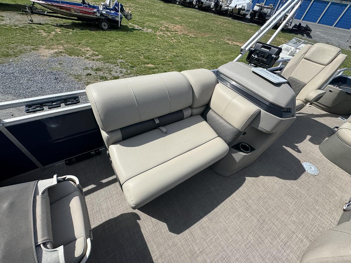 Used Sun Tracker 20 DLX Fishing Barge