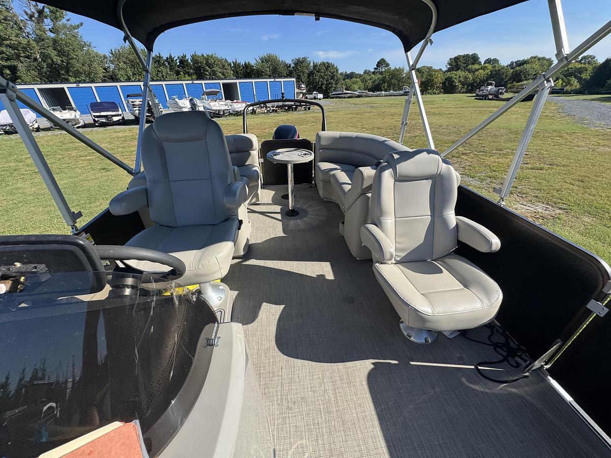 Used 2020 Premier 220 SunSpree RF