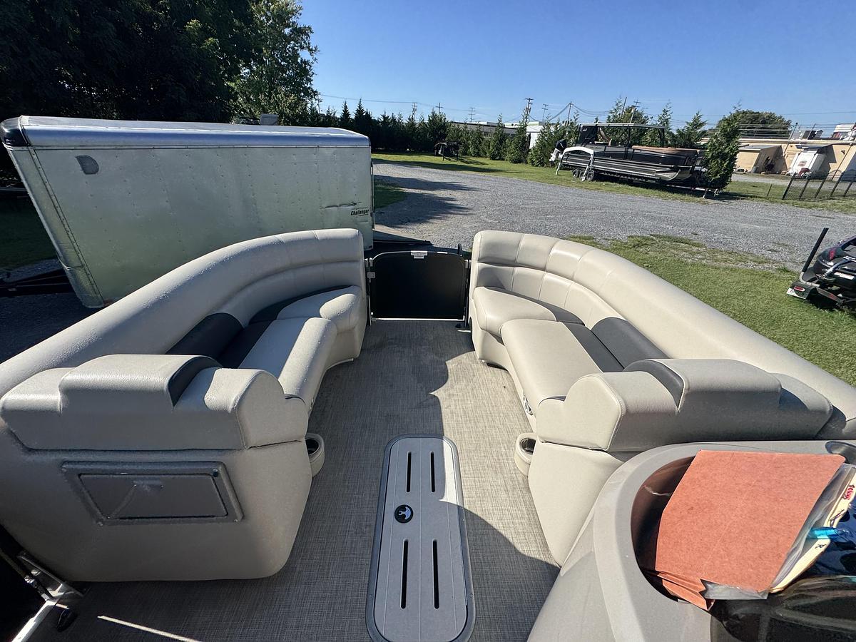 Used 2020 Premier 220 SunSpree RF