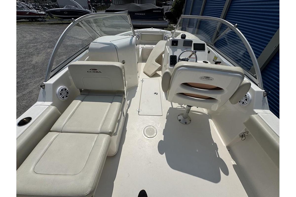 Used 2021 Cobia 220 DC