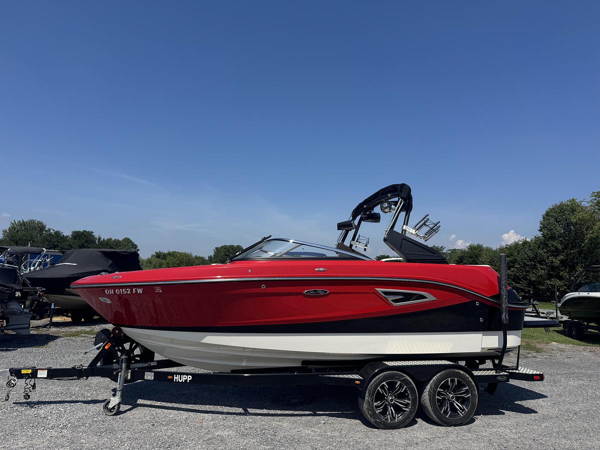 Used 2017 Sea Ray 230 SLX W