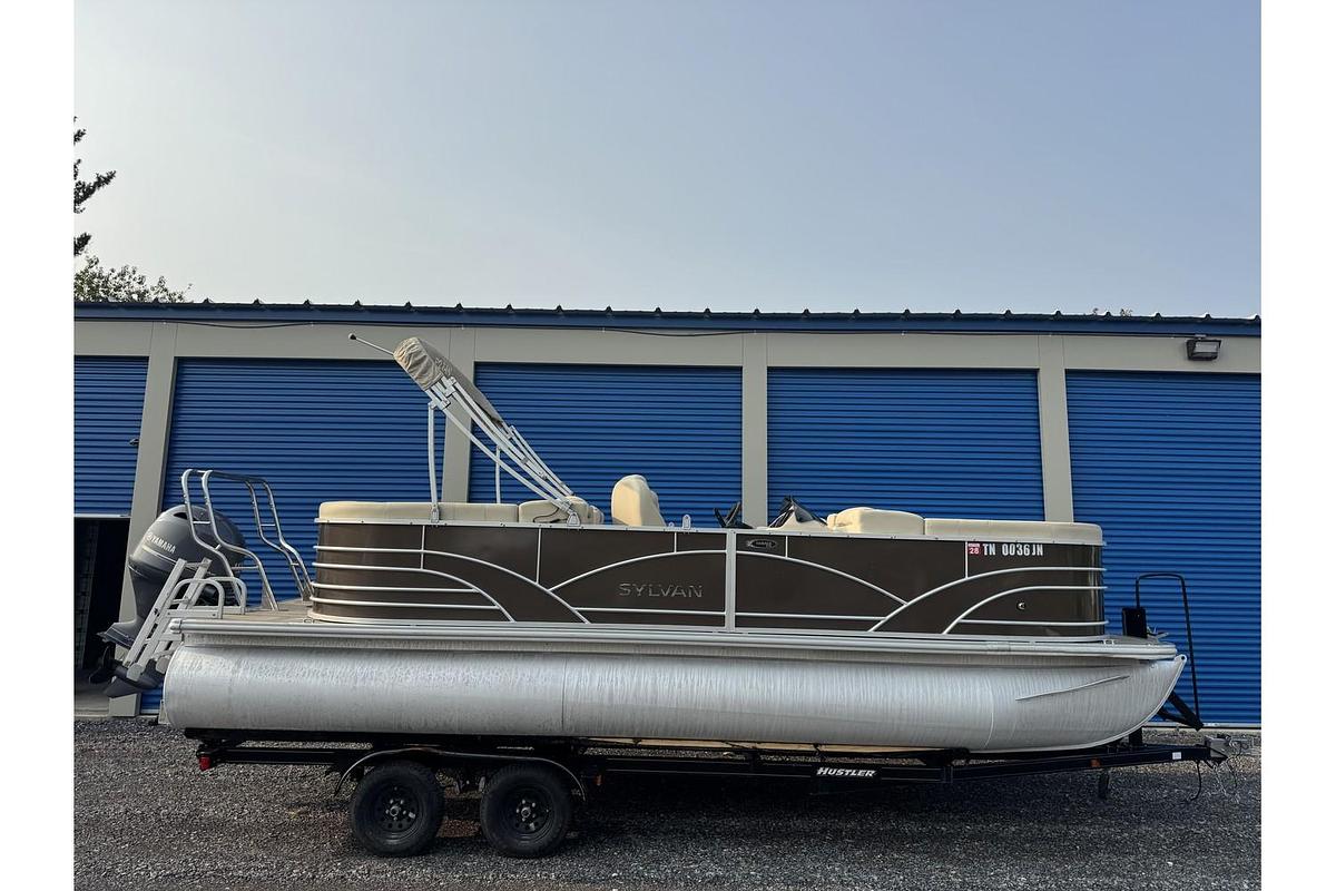 Used 2017 Sylvan Mirage Cruise 8522 LZ