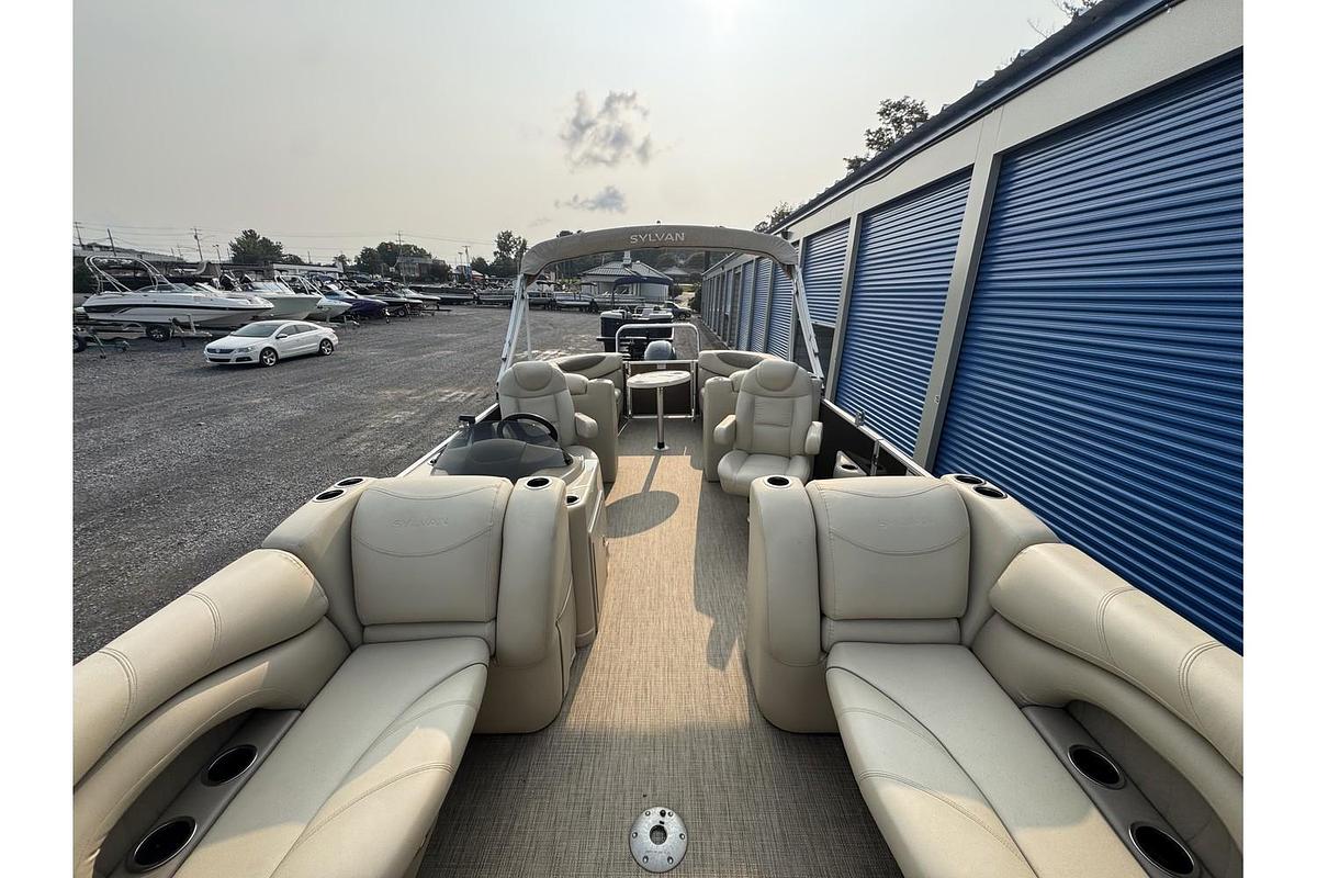 Used 2017 Sylvan Mirage Cruise 8522 LZ