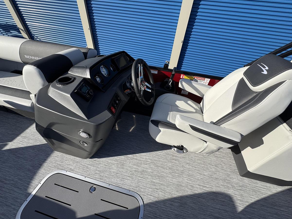 2026 Bennington 22 SSR-Tritoon