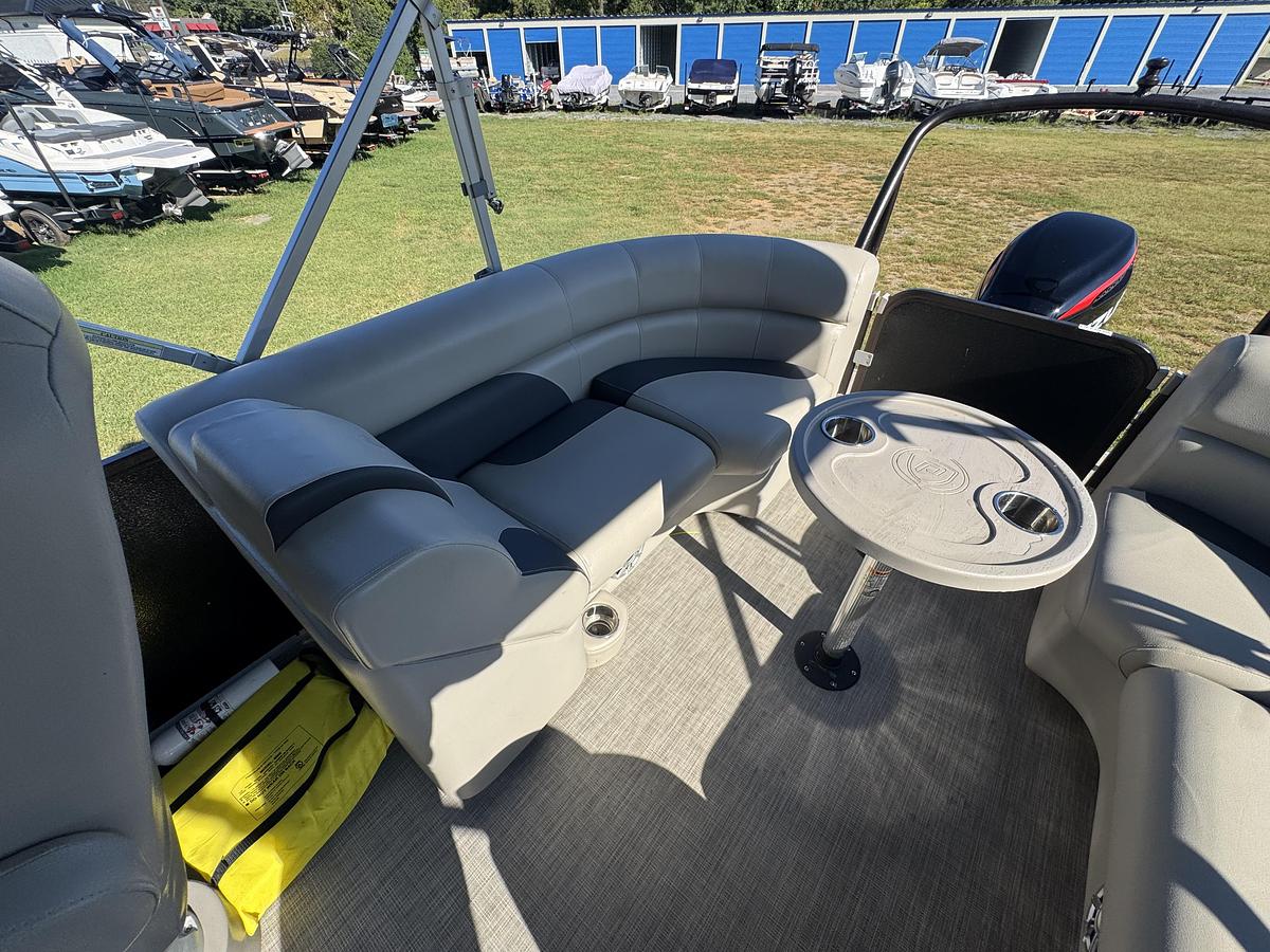Used 2020 Premier 220 SunSpree RF