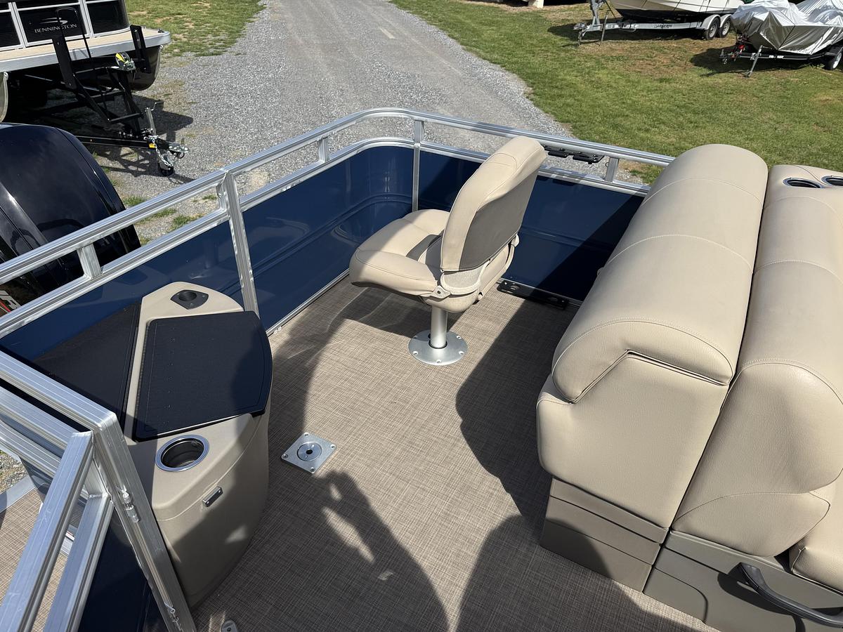 Used Sun Tracker 20 DLX Fishing Barge