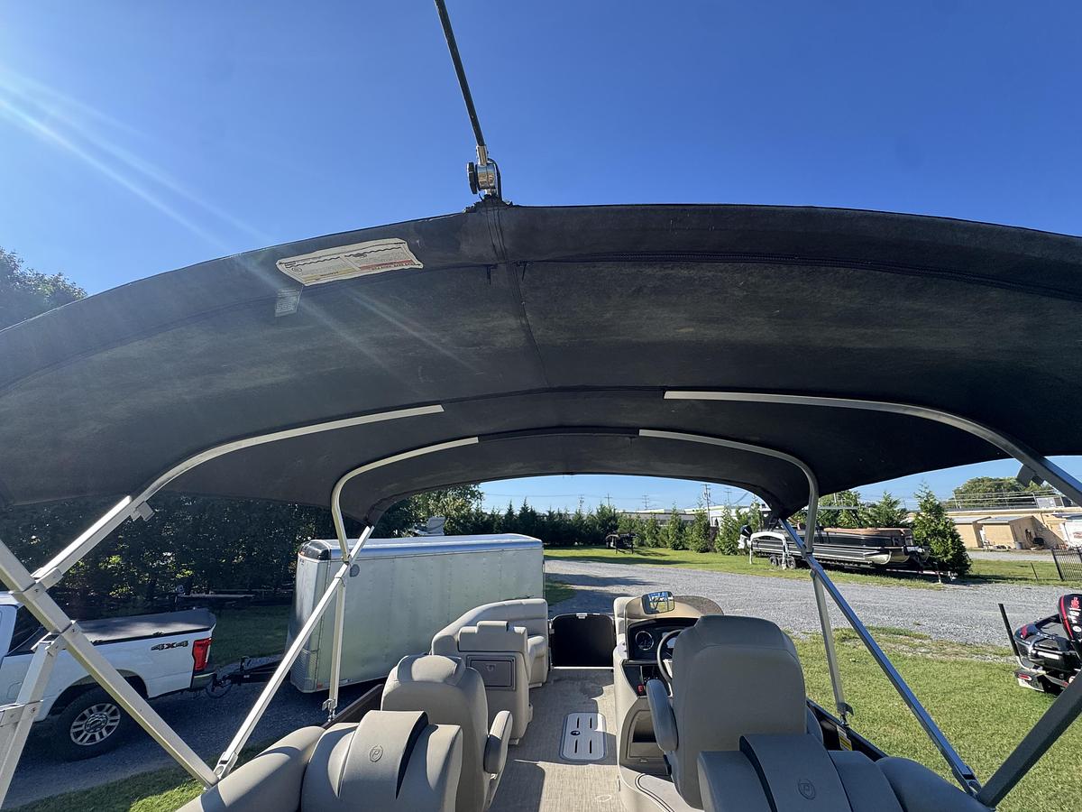 Used 2020 Premier 220 SunSpree RF