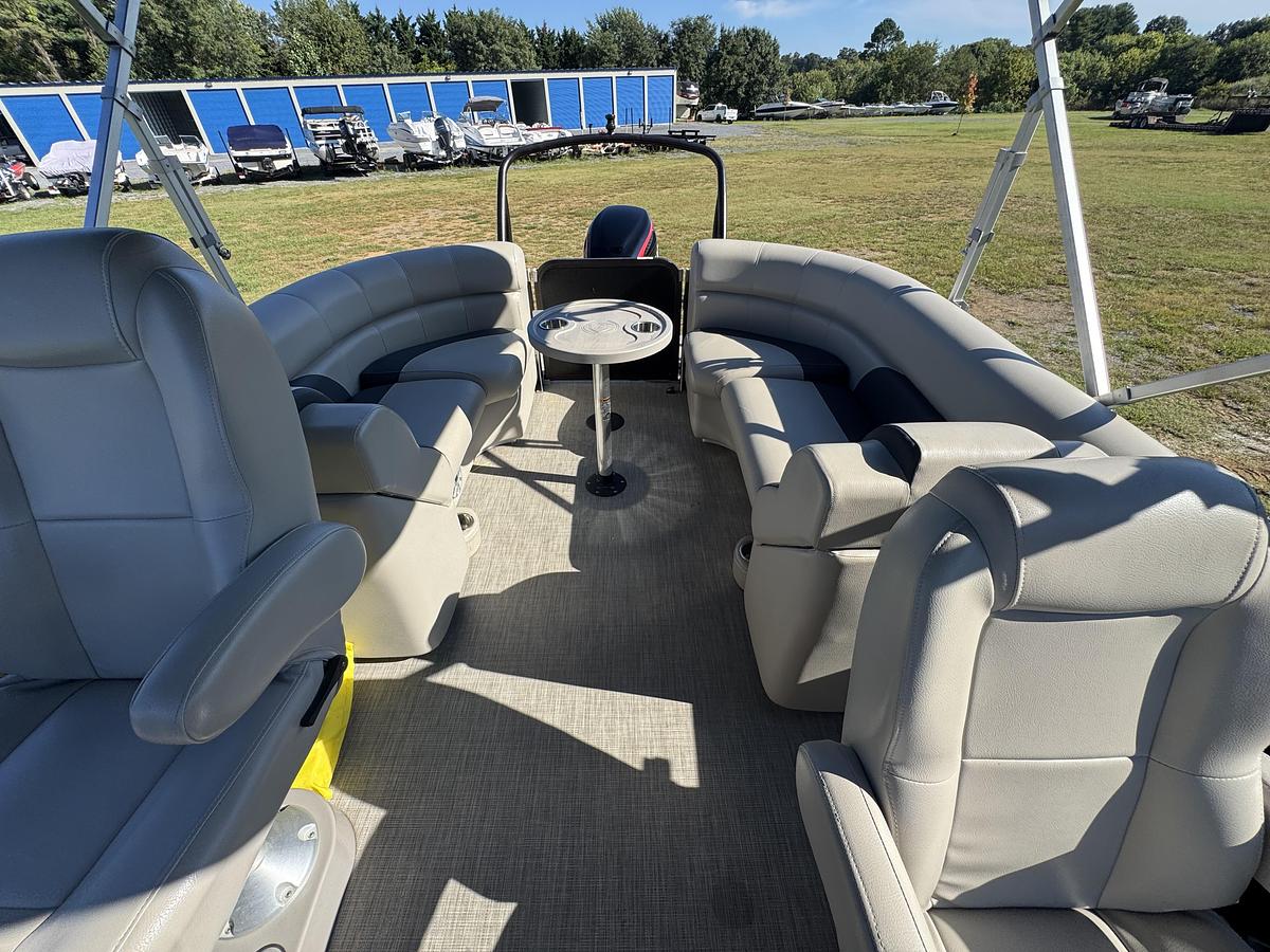 Used 2020 Premier 220 SunSpree RF