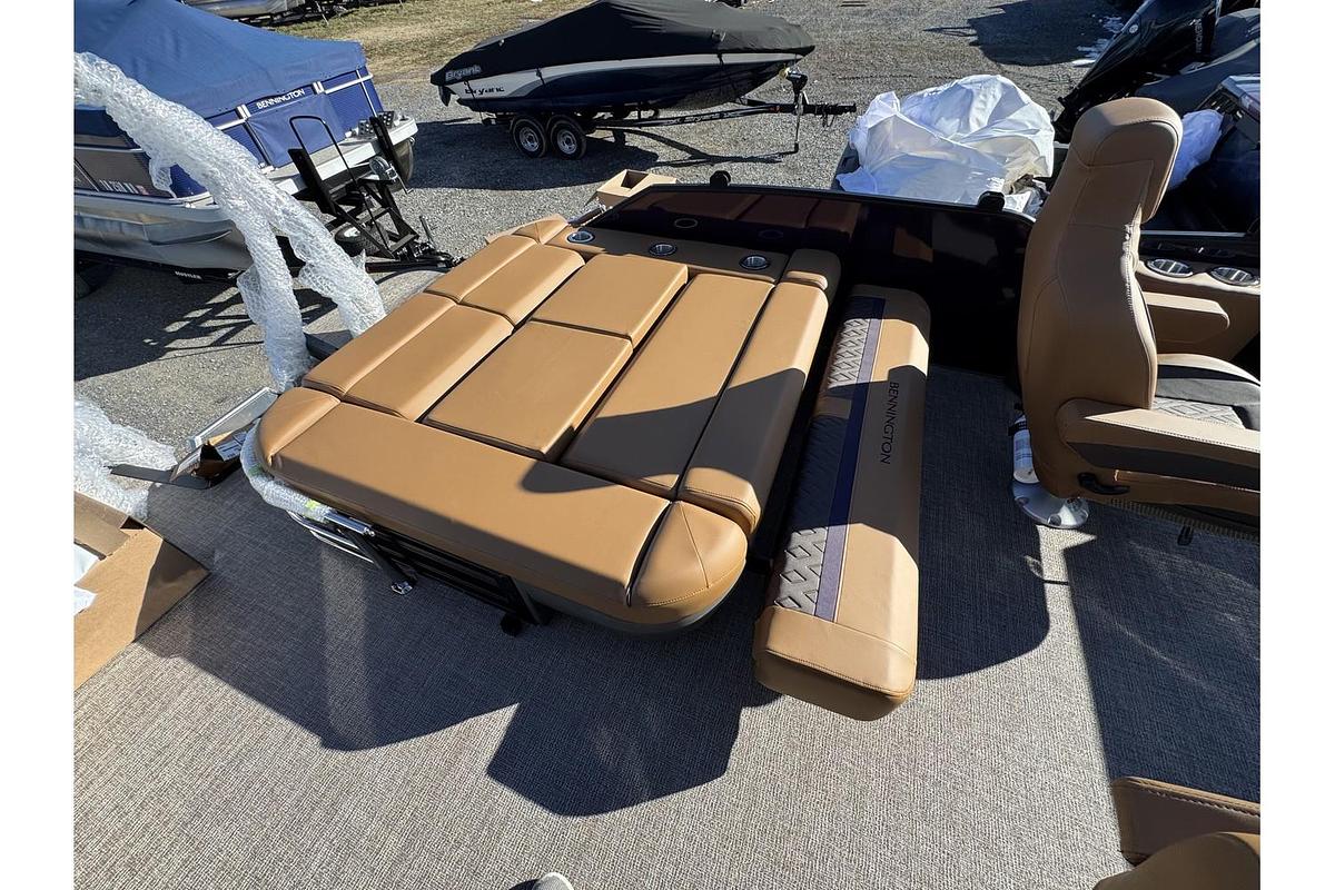 2025 Bennington 24 M Swingback